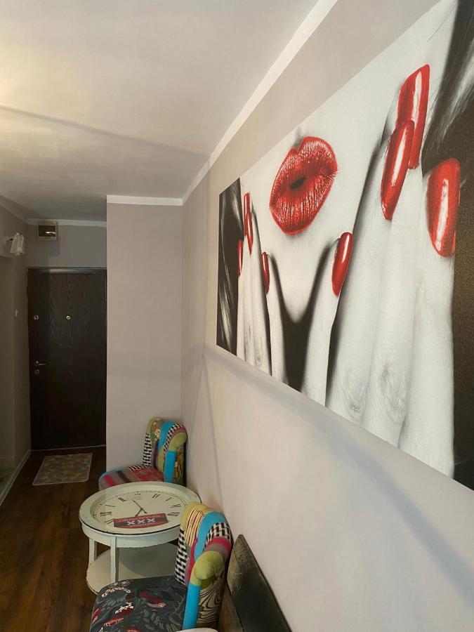 12 O'Clock Studio Bukares Bagian luar foto